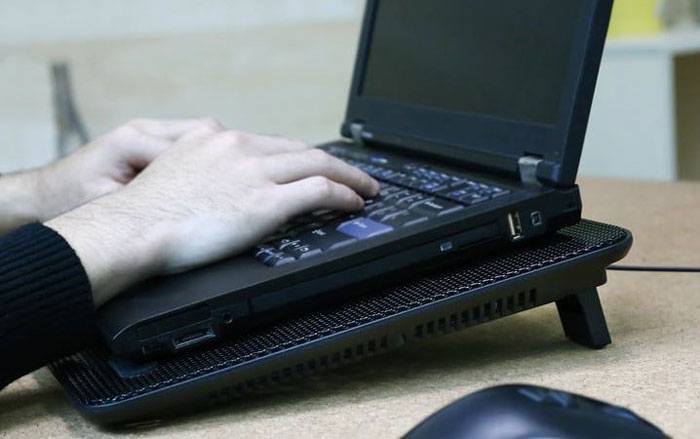 de-tan-nhiet-laptop-tot-nhat-hien-nay