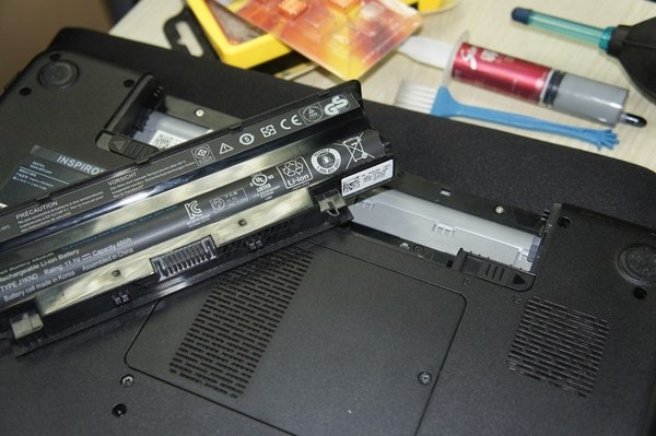 cach-thay-ban-phim-laptop-dell-3