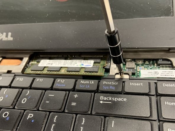 cach-thay-ban-phim-laptop-dell-4