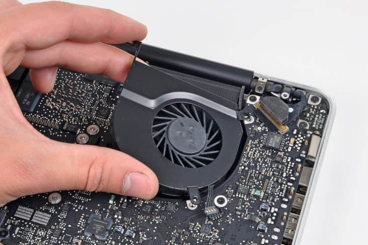 thay-quat-tan-nhiet-laptop-4