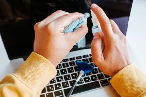 Nên vệ sinh máy tính bao lần một lần?