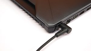 Tắt máy hoàn toàn khi sạc pin